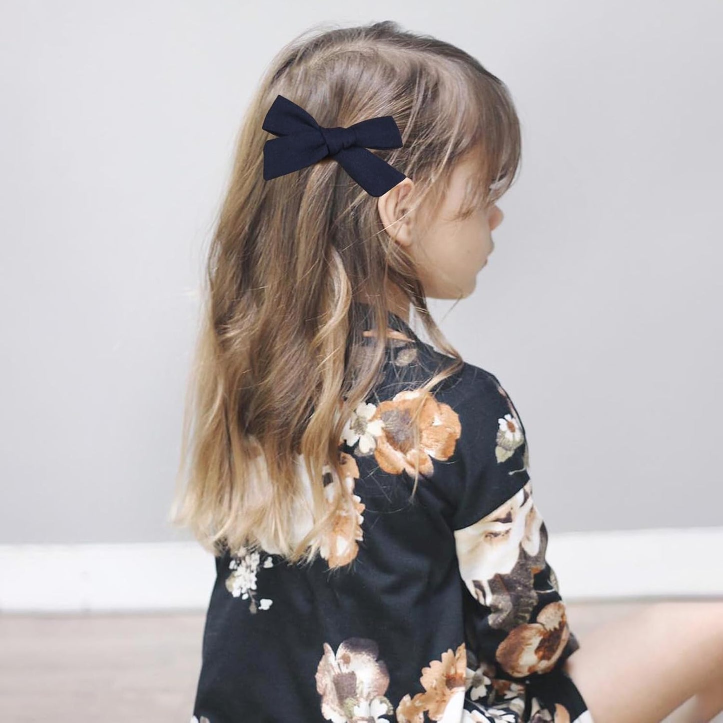 DEEKA Navy Cotton Linen Hair Bows 2 Sizes 5"&3.5" Soft Hair Bow set for Toddler Girls Long Ponytail Knot Bows Alligator Clip Hair Accessories for Little School Girls (Navy)