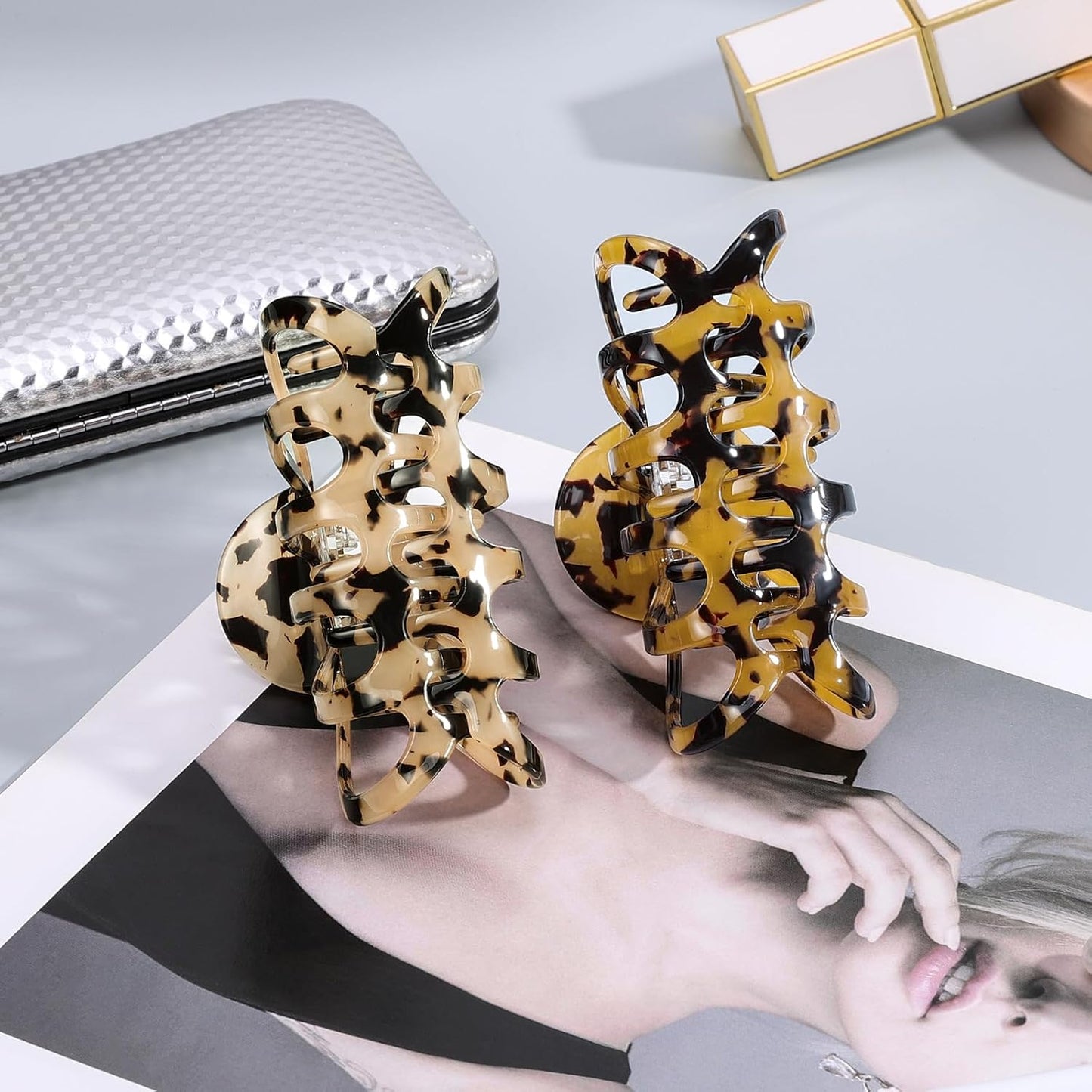 Shinowa Hair Clips, 2-Pack Bohemian Tortoise Shell Hair Claw Clips Strong Hold Big Hair Jaw Clips for Thick Hair, Hair Accessories for Women Girls, Leopard