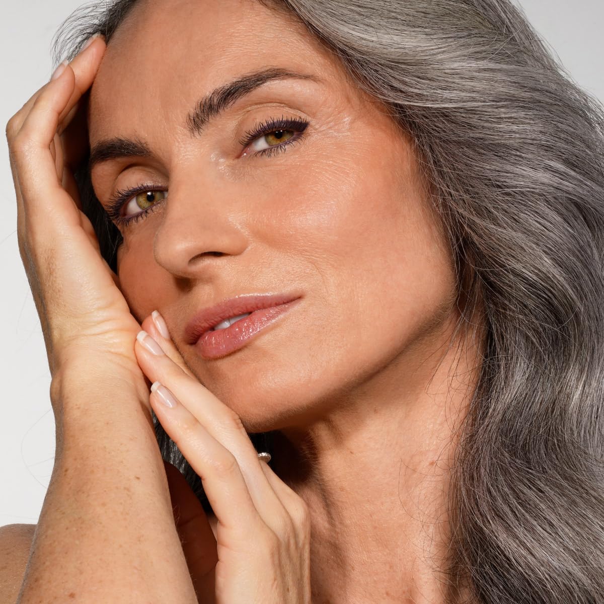 PRIME PROMETICS PrimeEyes Glide Eyeliner for Mature Women – Waterproof, Long-Stay and Mess-Proof – Gel Creme Texture, Discreet Sharpener and Effective Smudger (Mulberry)