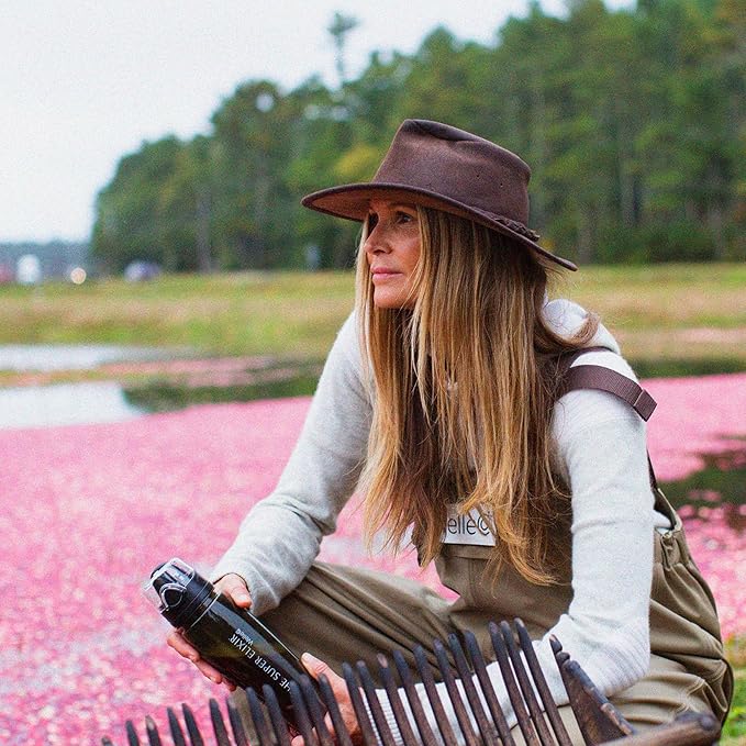 WelleCo The Super Elixir Daily Greens Powder, Probiotic Drink Mix with Whole Foods, Gluten Free, Vegan Gut Health Powder, Energy, Immunity, Healthy Skin, Hair & Nails (300g, Mixed Berry)