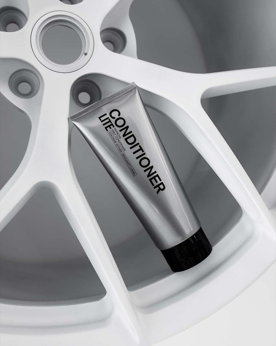 PATRICKS CD Lite Conditioner | Notes of Vetiver & Bergamot | Smooth & Nourish Hair | High Performance Grooming for Men 200ml