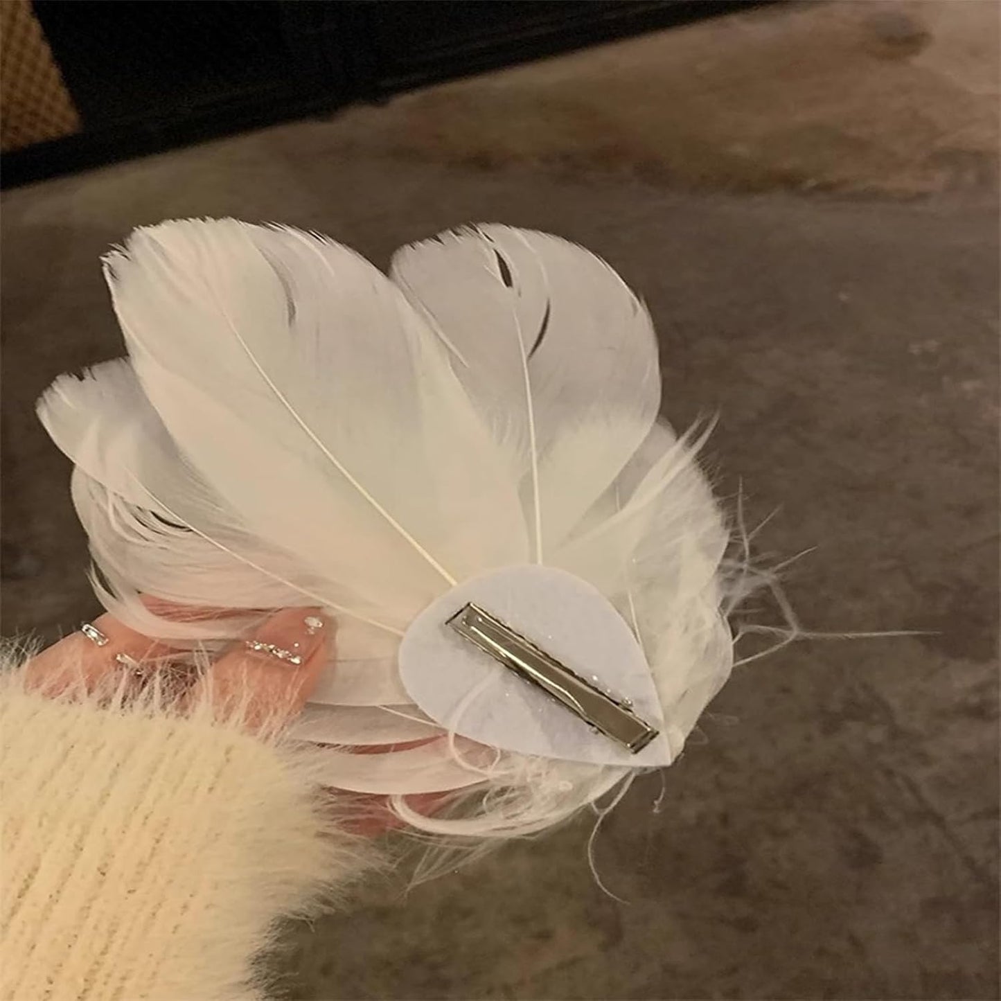 2 Pcs Feather Hair Clips White Swan Headpiece for Women Feather Accessories for Girl Pearl Ostrich Hair Pins Ballet Style Stage Performance