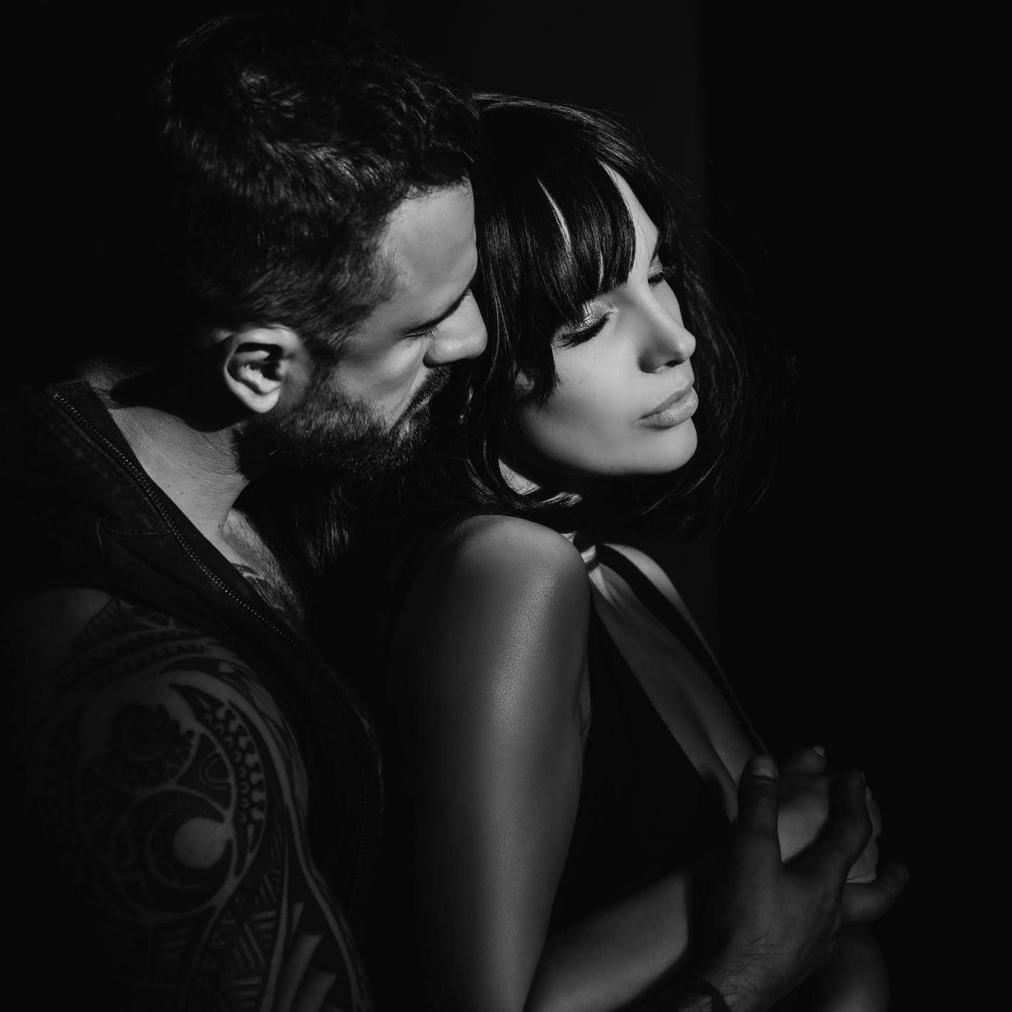 Laila Eau de Parfum 3.4 oz - Oriental Womens Perfume with Rose Woody Citrus Leather Labdanum Musk and Amber Notes loved for its long lasting trail and compliment catching aroma