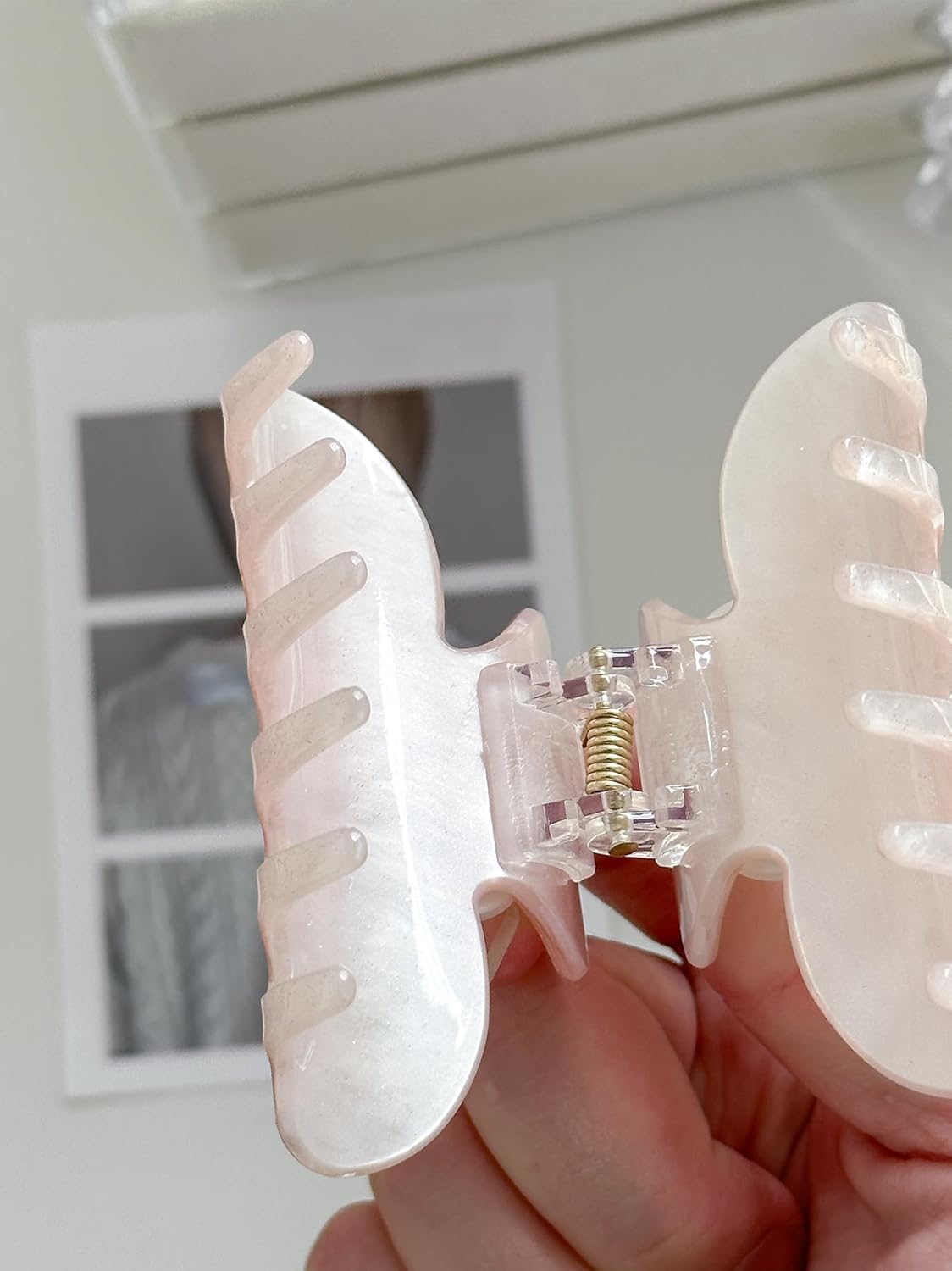 Bow Hair Claw Clips for Women, Non-Slip Sparkling Hair Clamps for Thick Hair, Strong Hold Hair Accessories for Workout Party Everyday Use