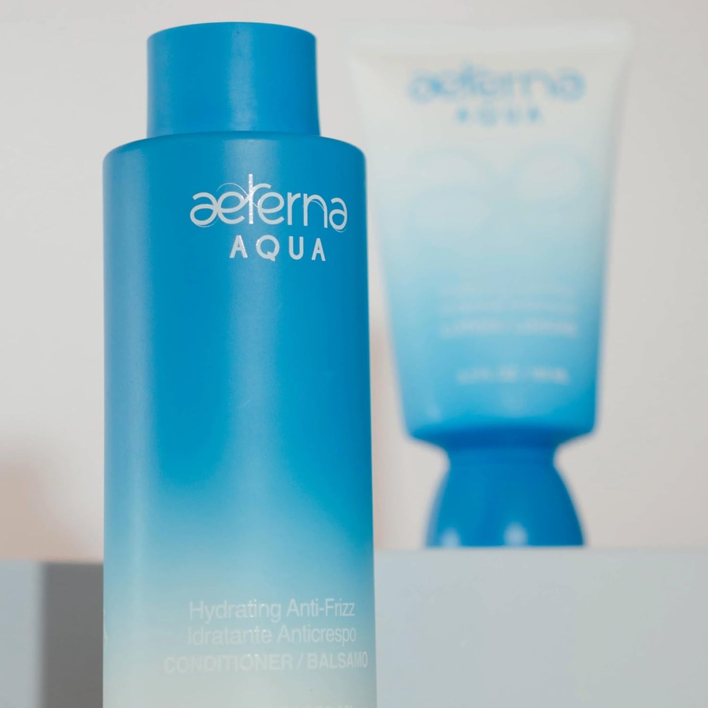 Aeterna AQUA Anti-Frizz Conditioner - Deep Hydrating Conditioner with Aloe Vera & Natural Oils for All Hair Types | Sulfate Free - Repairs & Smooths Damaged Hair - 250 ml