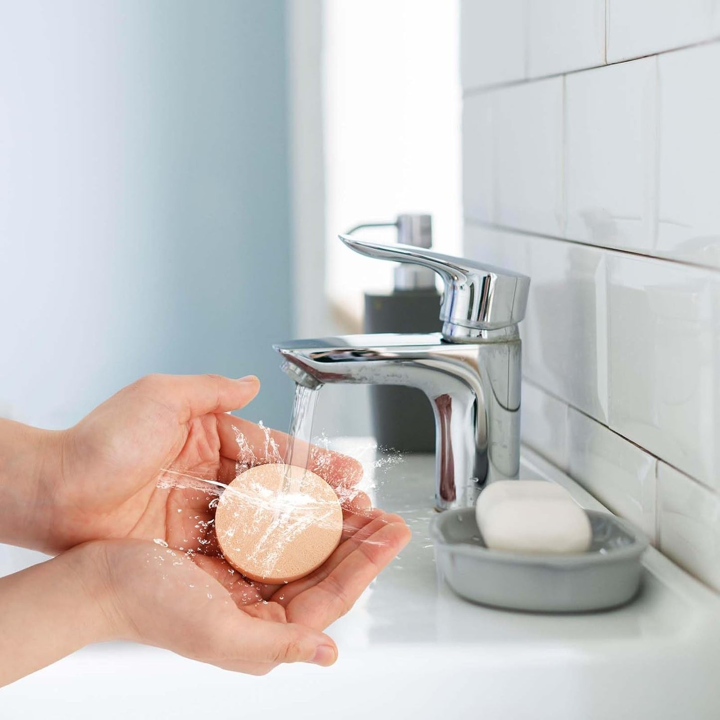 12 Pcs Round Makeup Sponges for Foundation Facial Powders Puff Cosmetic Sponge Round Foam Pad Powders Blender for Liquid Foundation Cream Powdes Concealer - Wet Dry Use