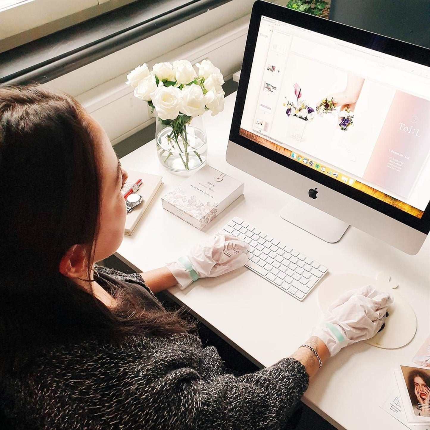 Catherine Muller Floral Hand Mask 8 Pairs, Moisturizing Gloves for Dry Hands with Elder Flower & CICA, Repairing and Nourishing Hand Care Treatment for Cracked, Rough, and Dry Skin, Stocking Stuffers