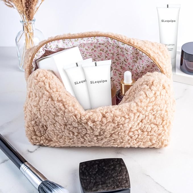 Travel Size Body Lotion Bulk (1 fl oz, 50 Pack), Refreshing Hotel Body Lotion, Mini and Small Size Body Lotion, Guest Hotel Toiletries in Bulk - Mini Body Lotion, Clear Container