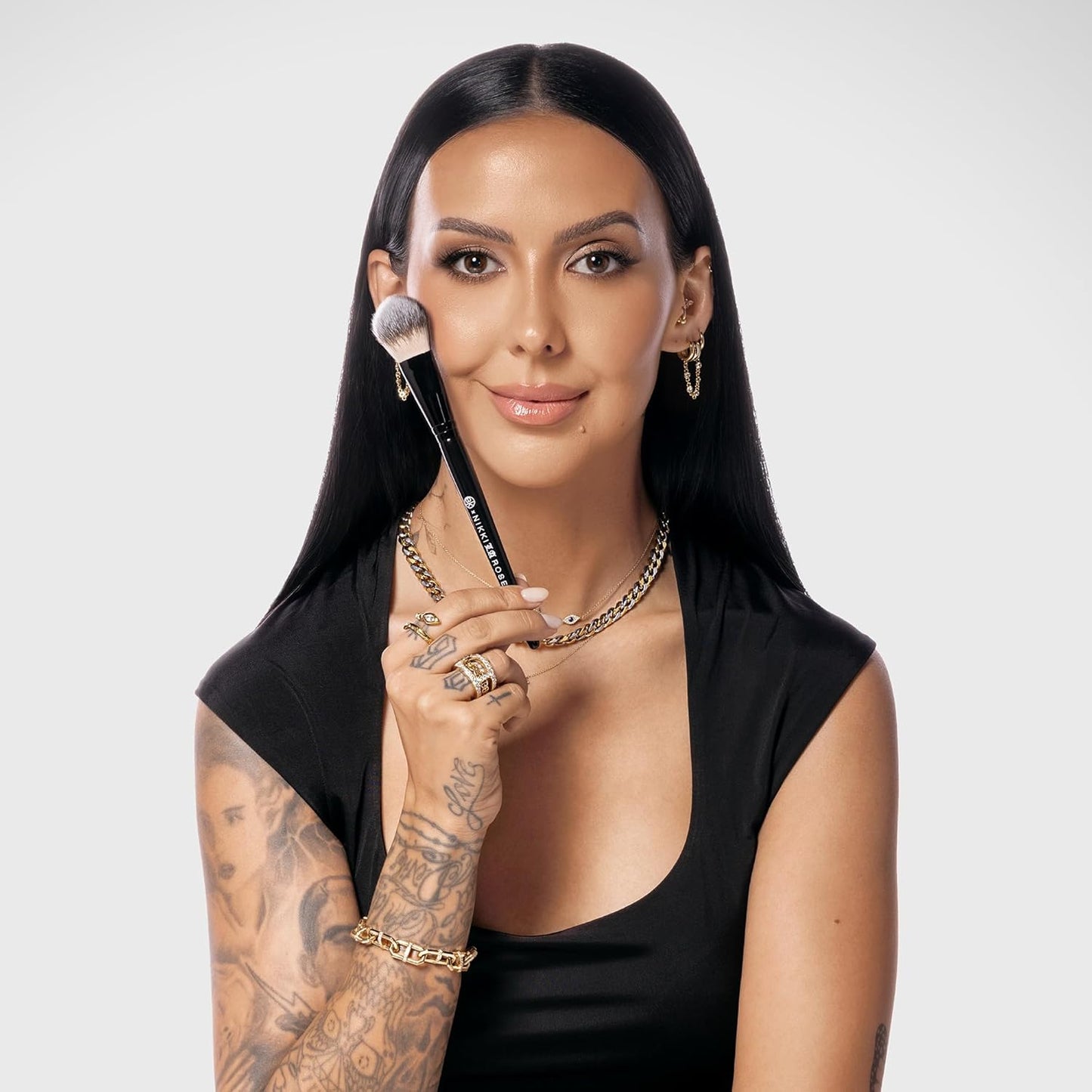 BK BEAUTY - NIKKI LA ROSE N17 MULTI-PRO FACE BRUSH – Dual-Sided Paddle Brush for Face Application, Liquid, Powder Blending - Bronzer, Contour, Blush, Foundation