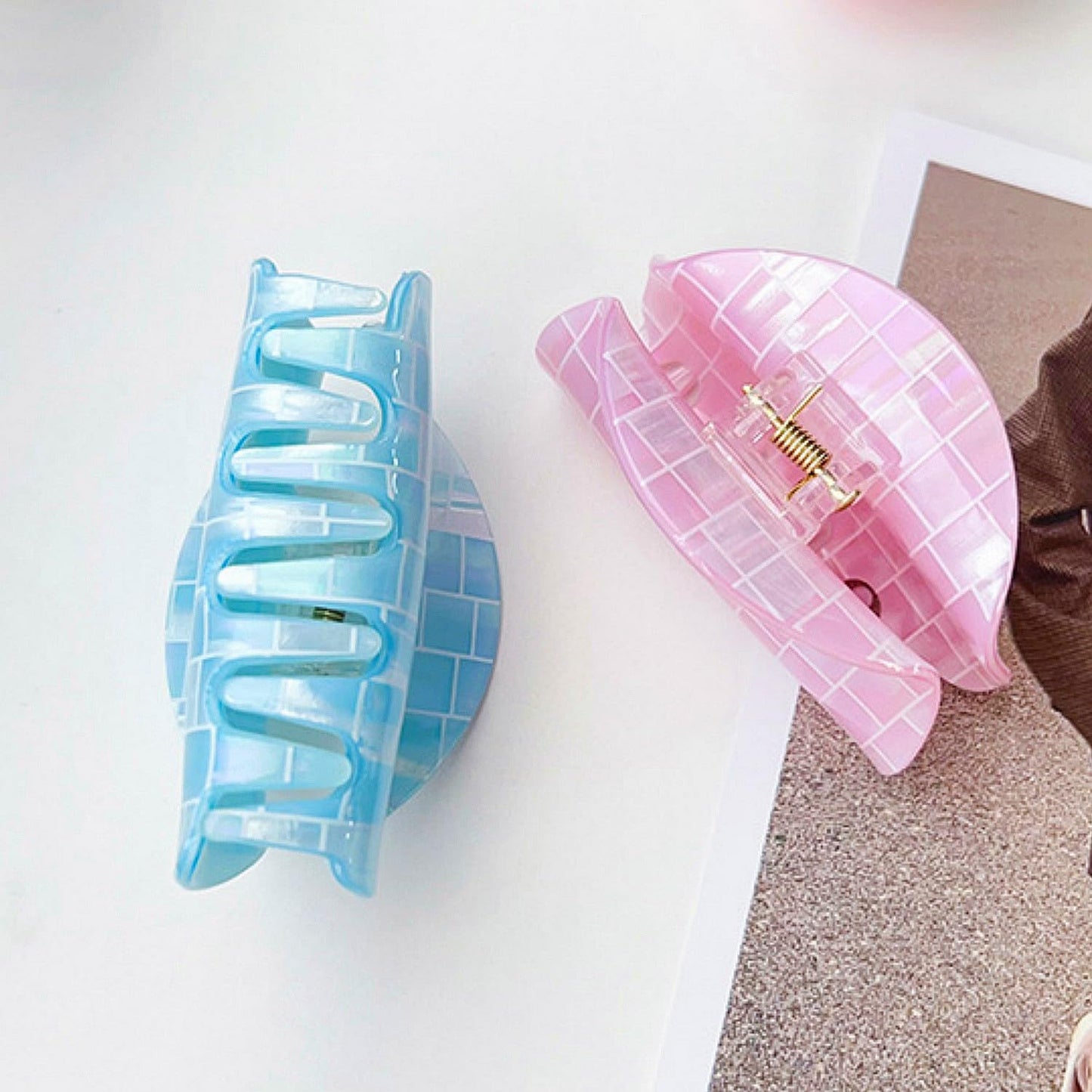 Checkered Hair Claw Clips, Acrylic Semicircle Checker Barrettes for Women Ladies Multicolor Medium Cute Jaw Clip Non Slip Strong Hold Claw Clamps Stylish Hair Accessories for Thin Thick Hair (4 Pack)