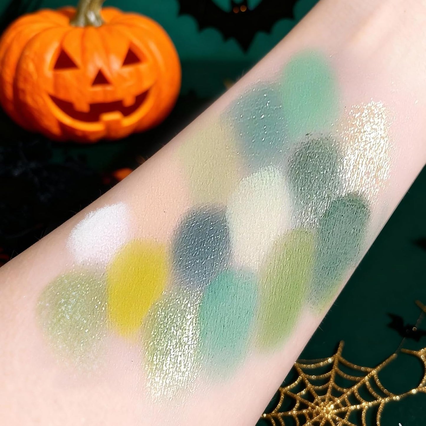 Erinde Green Eyeshadow Palette, 15 Colors Forest Emerald Lime Eye Shadow Palette, Matte Shimmer Metallic Glitter, Highly Pigmented Blendable Smokey Makeup Kit for Cosplay, Halloween & Parties