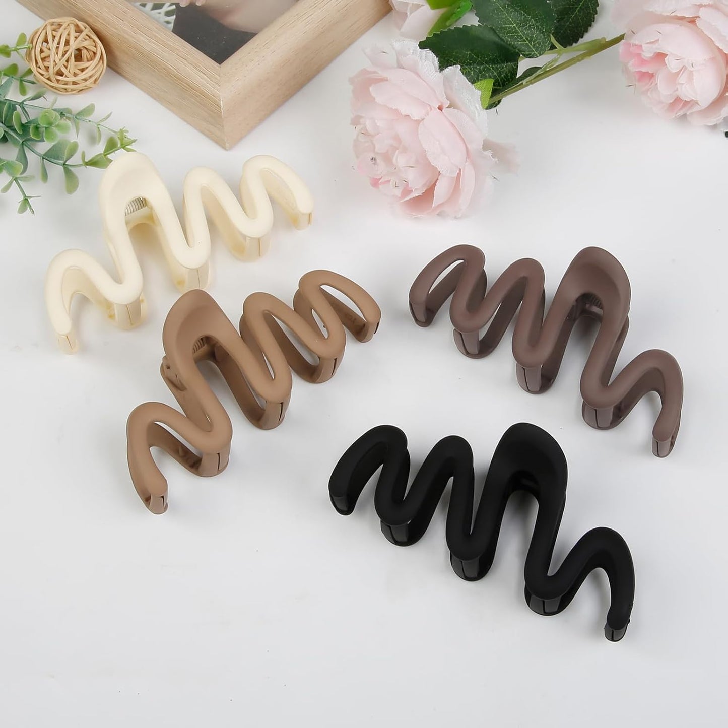 4Pcs Claw Clips for Women Wavy Hair Clips for Thick Hair Non Slip Hair Clip Claw for Women's Hair Cute Hair Accessories