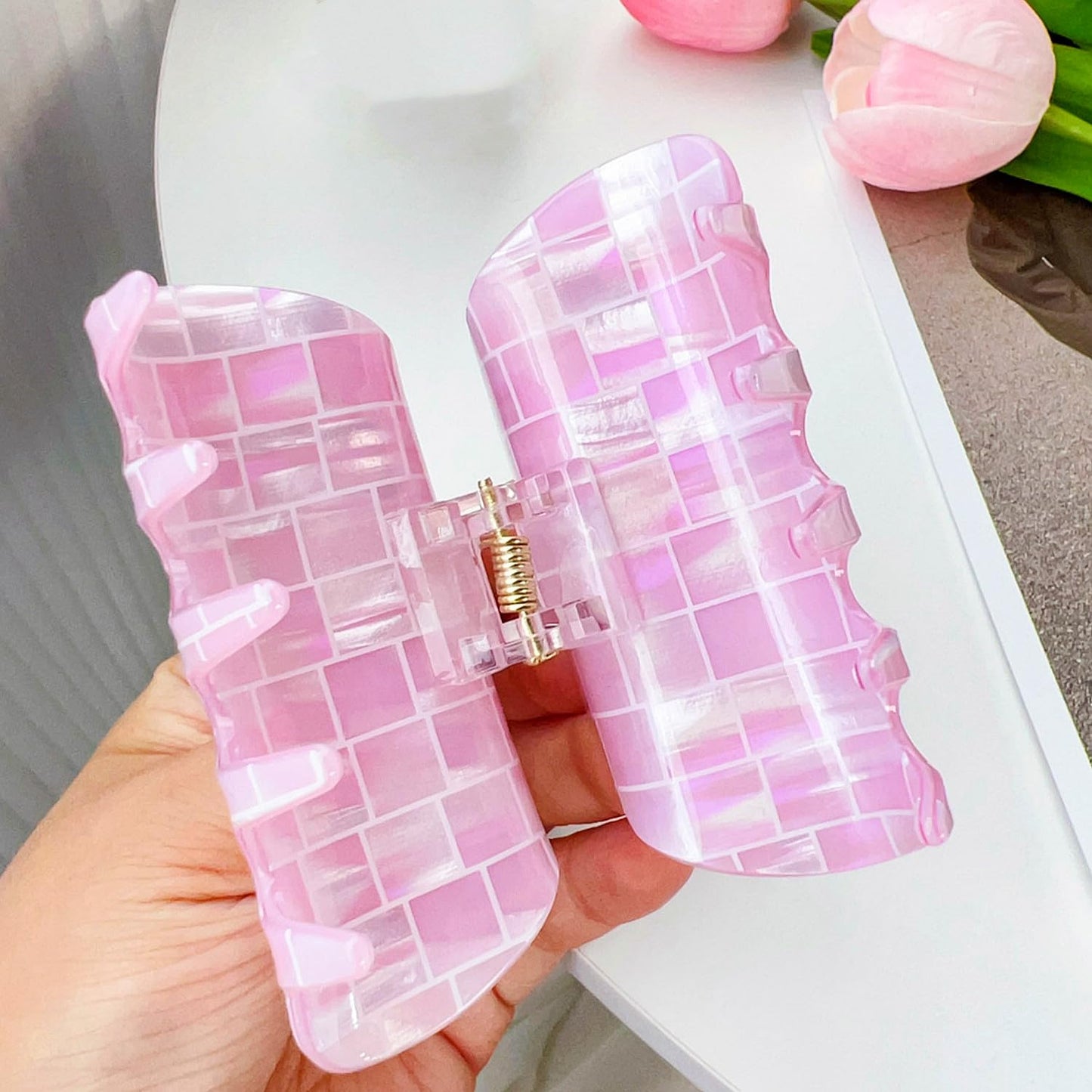 Checkered Hair Claw Clips, Acrylic Semicircle Checker Barrettes for Women Ladies Multicolor Medium Cute Jaw Clip Non Slip Strong Hold Claw Clamps Stylish Hair Accessories for Thin Thick Hair (4 Pack)