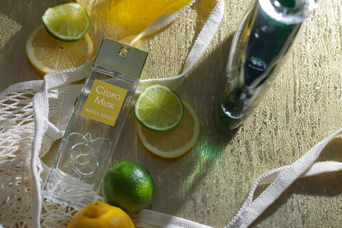 Alyssa Ashley Cedro Musk - Elegant Women's Fragrances - Perfumes for Women - Fresh Women Perfume with Notes of Cedar, Jasmine, Amber and Musk - 1.7 oz