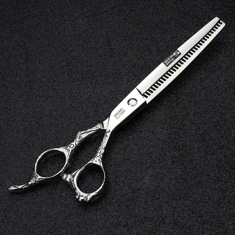 Hairdressing salon hairdressers use 7-inch hair clippers, hairstyling tools, and scissors